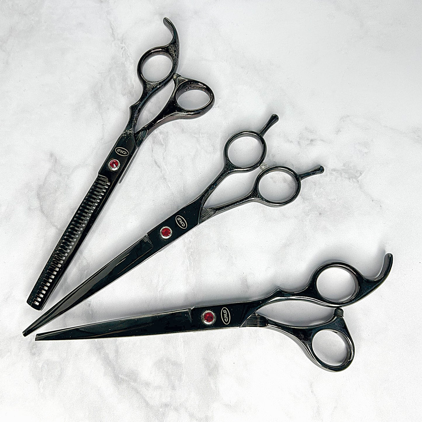 Set De Tijera Lisa + Tijera Entre sacadora + Barbera De 7" Con Estuche CMS Cosmos